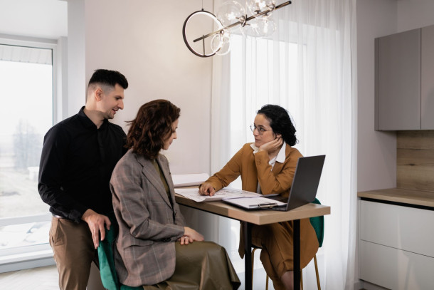 Comment reconnaître un bon agent immobilier ? Les signes qui ne trompent pas